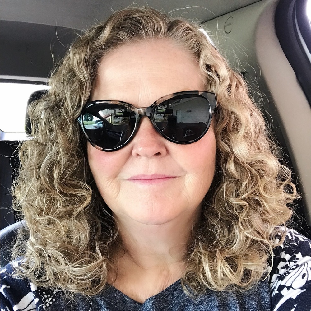 Meet your Posher, Lisa